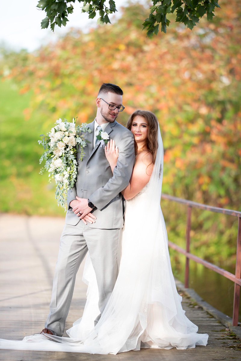 theglitterbetch's tweet photo. Finally got our wedding pictures back 😭 https://t.co/AoH6pp0abL