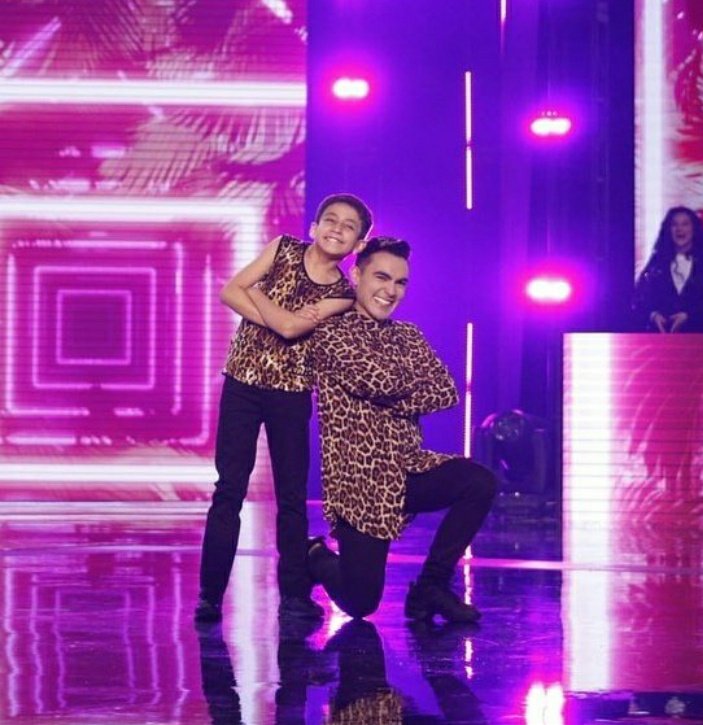AnyMeji75342513's tweet photo. Dios mio  no lo supero esta gran presentación los amooooo 🥺😍💚👏👏👏👏
TEAM ARANA MATA 
#TodosABailar https://t.co/7mFb1iJFnG