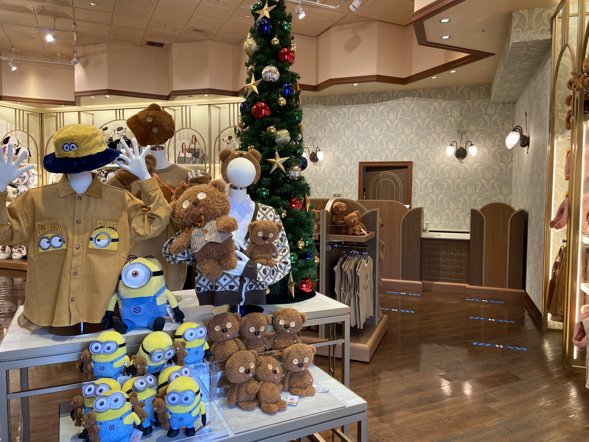 ｕｓｊのツボ 速報 Usj ビバリーヒルズ ギフト 11月19日 金 リニューアルオープン パークインショップ パークで身に付ける物 専門店になりました 服 帽子 カチューシャなど 色々なキャラクターの身に付ける物があります パークを満喫するなら