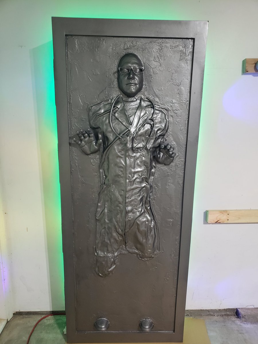 mitchellcouch's tweet photo. For my friend, who's a huge #StarWars fan, I made a casting of his face. I then build a replica of the Han Solo Carbonite scene from ESB. Added lights, details and it was ready to go.  He's also a doctor so thus the coat and thesiscope. It was his early #Christmas gift. https://t.co/h1JqqAn6nr