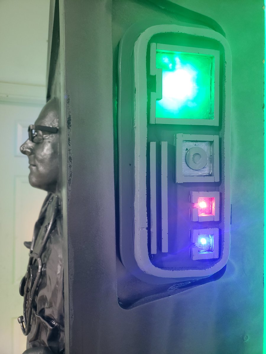 mitchellcouch's tweet photo. For my friend, who's a huge #StarWars fan, I made a casting of his face. I then build a replica of the Han Solo Carbonite scene from ESB. Added lights, details and it was ready to go.  He's also a doctor so thus the coat and thesiscope. It was his early #Christmas gift. https://t.co/h1JqqAn6nr