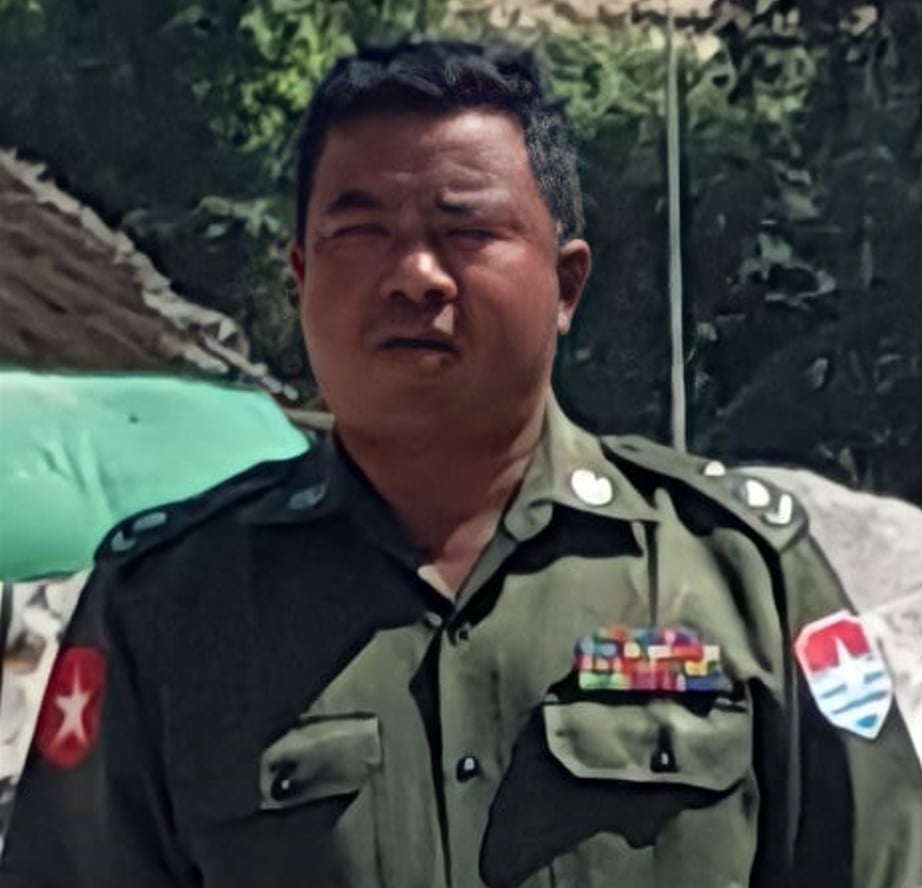 Khithitofficial's tweet photo. စစ်ကြောရေးတွင် ပြည်သူများကို လူမဆန်စွာ သတ်ဖြတ် နှိပ်စက်ညှဉ်းပန်းသည့် ဒုဗိုလ်မှူးကြီး မျိုးမင်းထွန်းနှင့် စရဖ ၃ ပွင့် ဝေဖြိုးအောင်
By ရန်ကုန်ခေတ်သစ် 
Read More -> https://t.co/xMEABEUVwu https://t.co/XGRLrIckcy