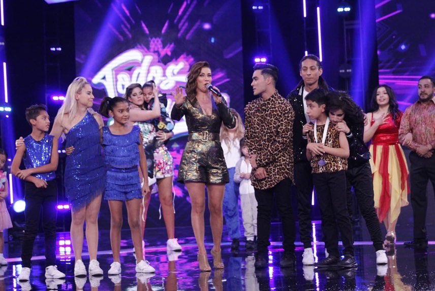 AztecaUNO's tweet photo. .@_DennisArana y “Los Artísticos Mata” ganaron la medalla y decidieron mandar a la zona de riesgo a @nattaliajz y “Los Modernos García”… 😱💔 ¿Te gustó su decisión? 🔥

#TodosABailar https://t.co/QDQzUYKxbP