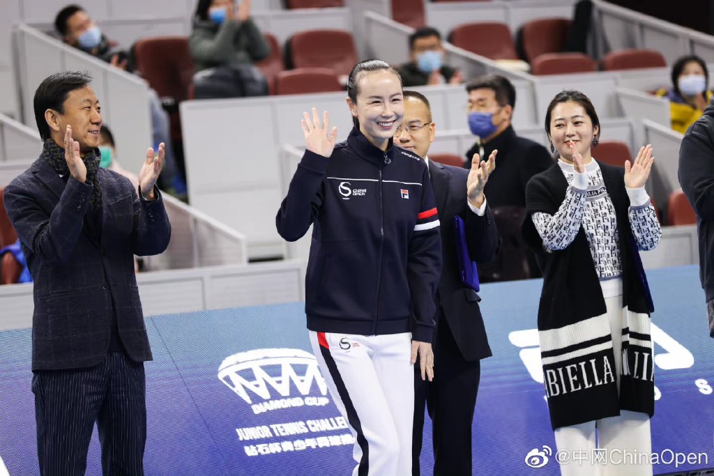 mark_wang_'s tweet photo. You know this place better than anyone! At the diamond court.@Petra_Kvitova @serenawilliams @Simona_Halep @ARadwanska https://t.co/YyncW0iwD6