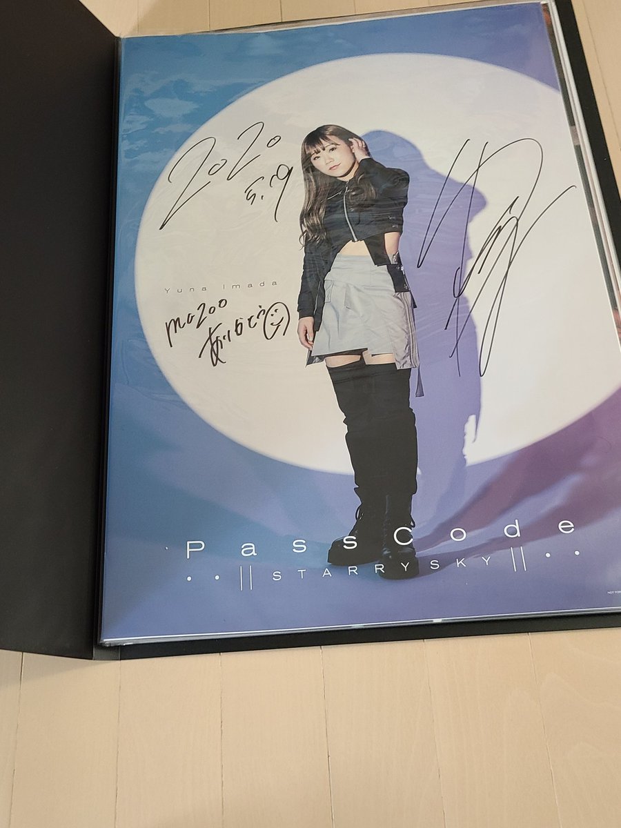 mazoo72951000's tweet photo. とりあえず今回のポスターの飾り付け完了!
上に飾ると4人から見下ろされてる感じが…♥️
今までのはタワレコのファイルに保管。
ほんとは全部飾りたいけどなあ~
#PassCode
#FREELY
#FLAVOR_OF_BLUE
#LLYL https://t.co/RXjZEOlrxh
