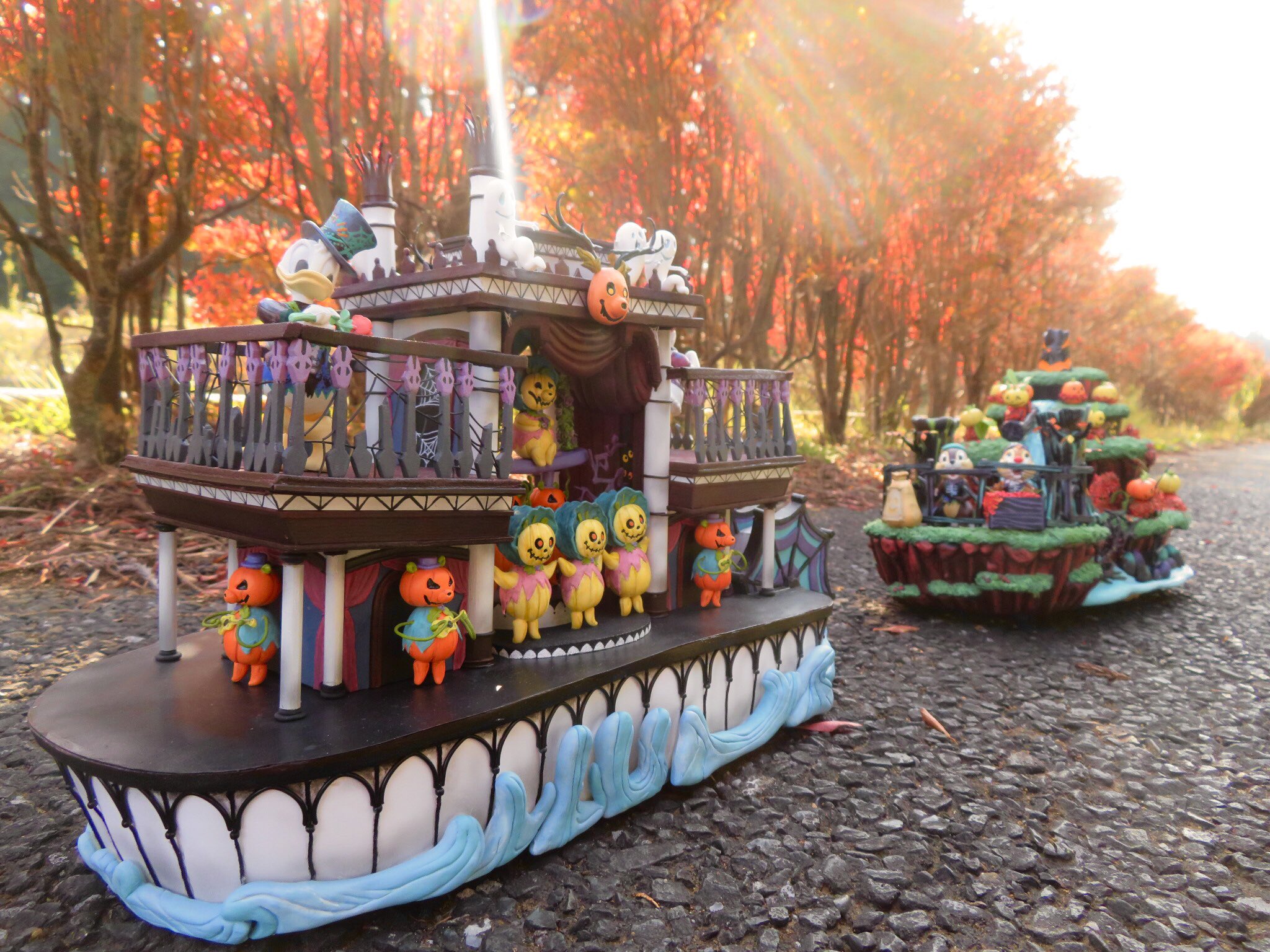 O Xrhsths カエル スプブ沼 Sto Twitter ディズニーハロウィン スプーキーbooパレード チップ デール クリッターカントリーフロート 総工費約０円のリサイクル工作です 家にあるもののみという自己ルールのもと作りました 毎回約とかほぼなのは車輪だけこの為に