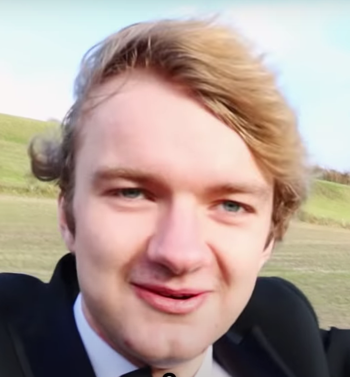nightmaretheguy's tweet photo. i didnt know tom had THIS BIG of a forehead https://t.co/kfenlDWQW9