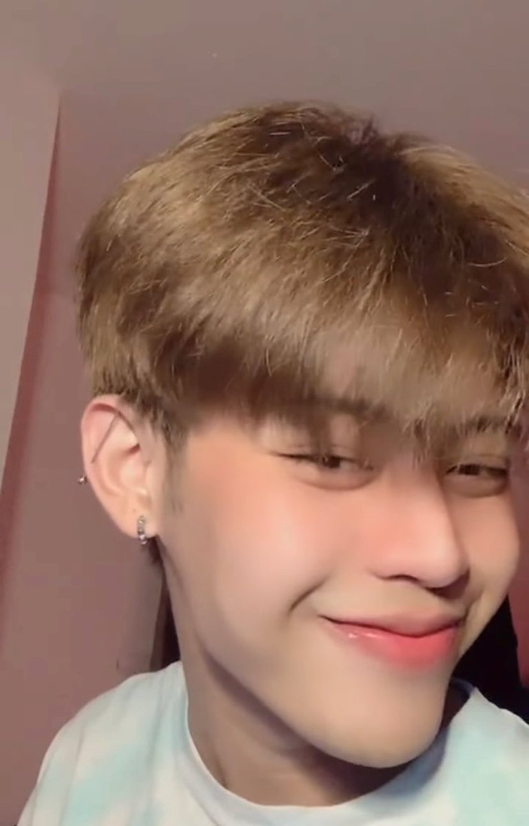 ซองยอลเจโฮปเจลเลอร์คิ้วบาง 🖤💙 tweet media