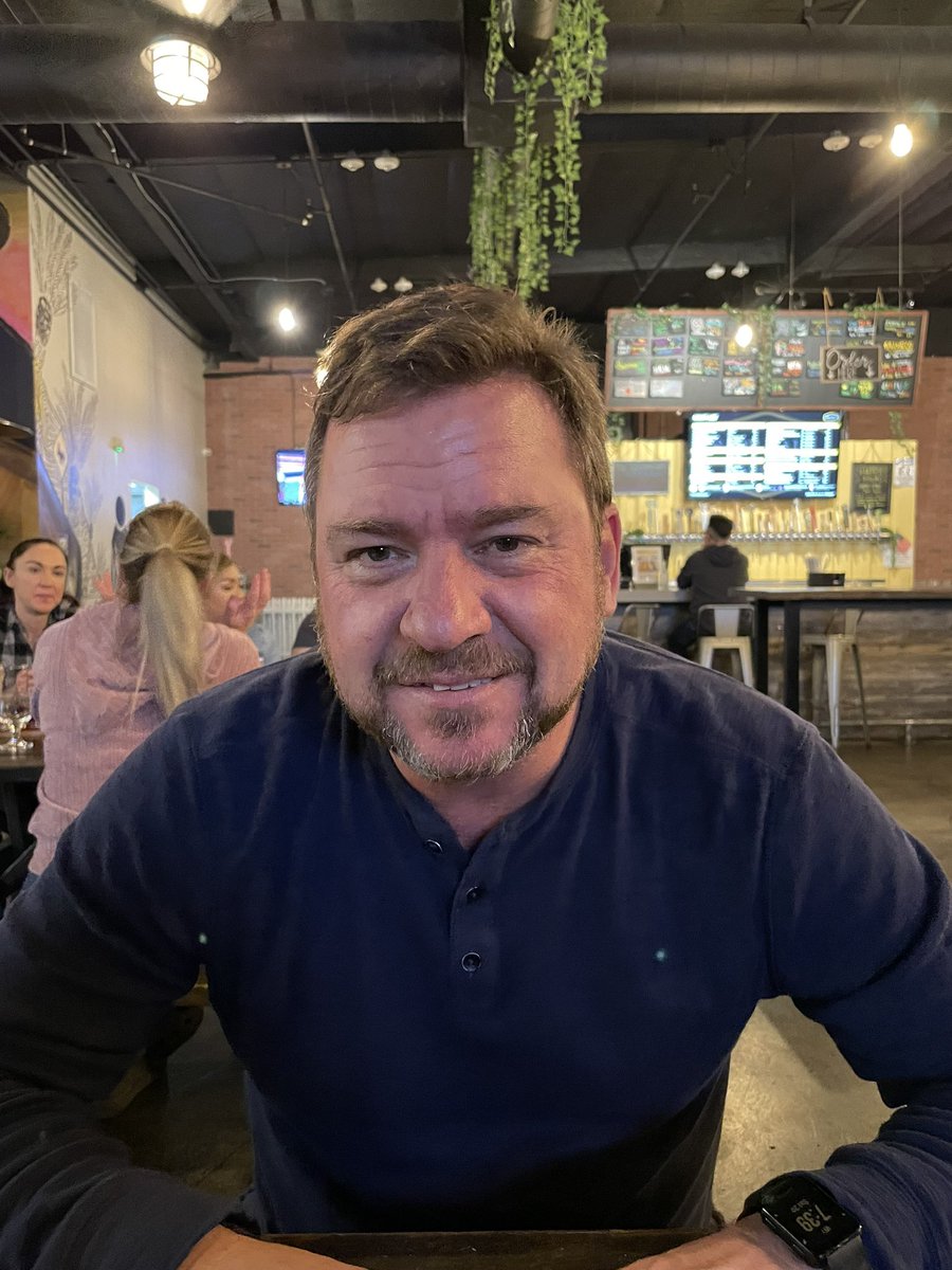 BarbuLori's tweet photo. I had date night! This is my date. #lucky #hotbf https://t.co/U05MrNG4xC