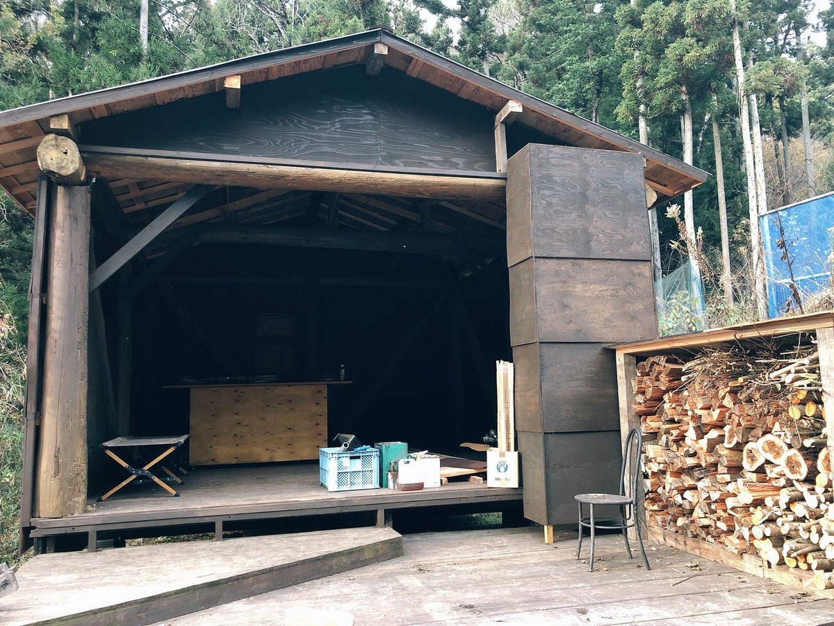 UnderCounty's tweet photo. 山小屋DIYが無事完成🛖👏
テント不要でコット泊やれますね!
後は内装を仕上げたいです♪
やっぱり薪ストーブだよね〜
雰囲気って大切だ。。。笑
本日もツリーハウスDIY🌲
はたしてどんな完成になるか笑
楽しみですね〜🙏
次のステップへ🪜🔥
#山開拓
#UnderCounty https://t.co/bCbq88nBDt