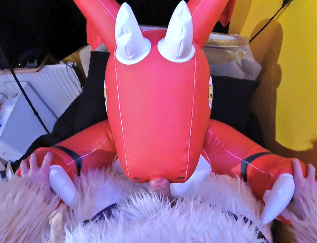 jetfirefurever's tweet photo. fum times with guilmon~ #murrsuit #inflatable https://t.co/G1BGNwu1tn