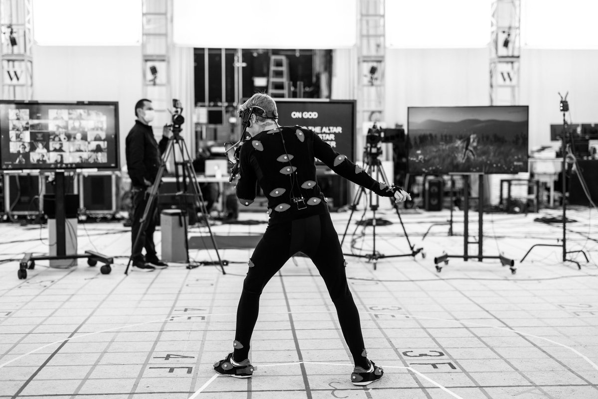 จัสตินขณะกำลังถ่ายทำการแสดงสำหรับ Wave virtual concert ครับ