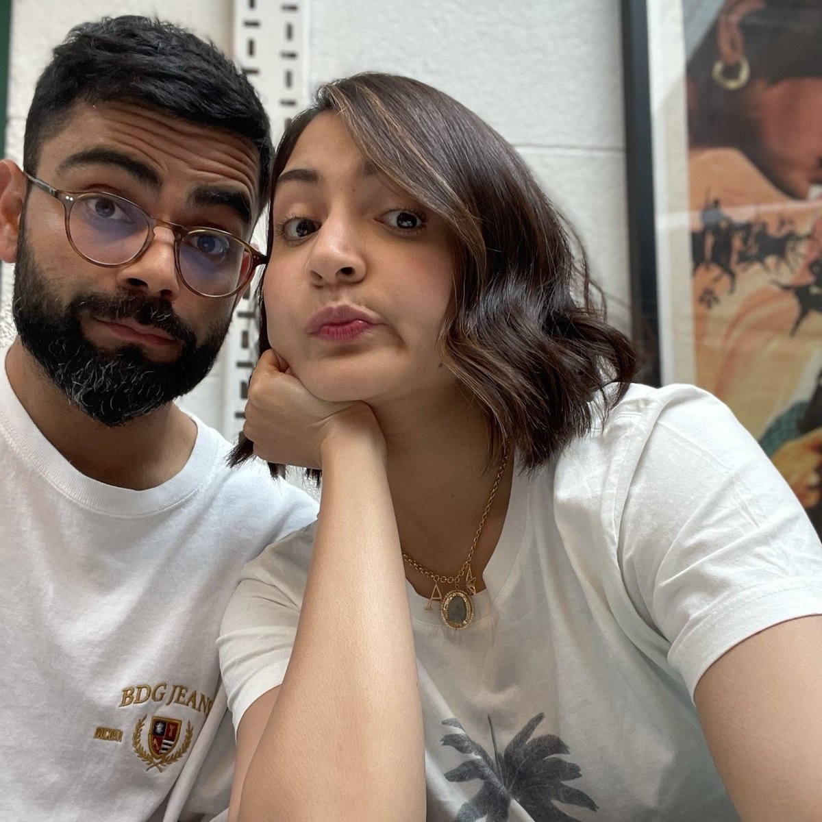 Sportskeeda's tweet photo. Virat Kohli shares a picture with his wife, Anushka Sharma ❤️

📸 @imVkohli

#India #TeamIndia https://t.co/Us3Kx1mRvI