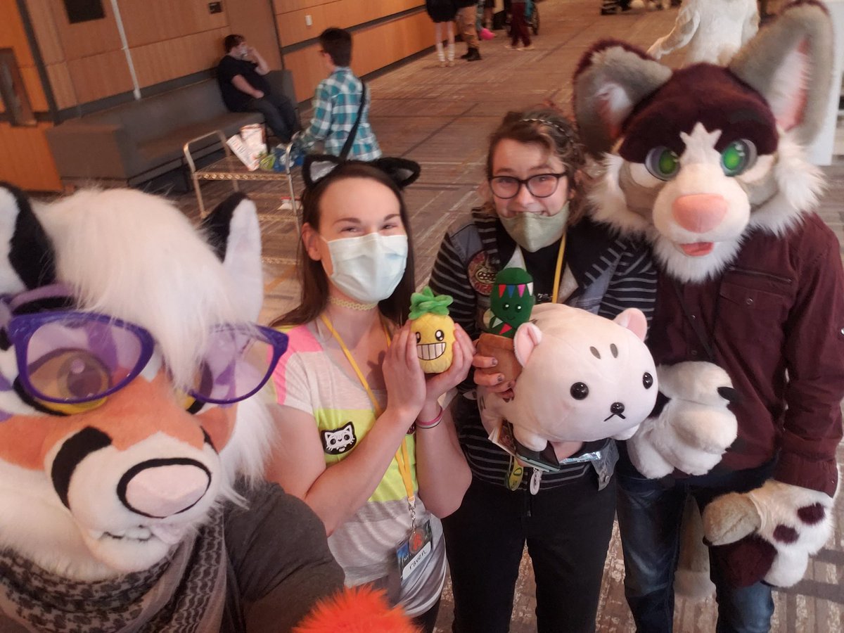 _SODA_P0P_ (@p0psoda) on Twitter photo If you see me and <a href="/AshlandFox/">Ashland Fox</a> yell #freepics this was their first con glad we got to meet them. #ANW2021 If you see me and <a href="/AshlandFox/">Ashland Fox</a> yell #freepics this was their first con glad we got to meet them. #ANW2021