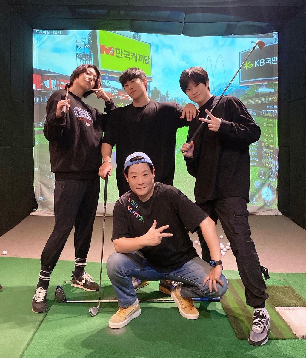 JisolMexico's tweet photo. 201119 [INSTAGRAM]

Actualización de ajestagram con Hansol

Hoy jugué golf de pantalla con idols!!

...

Nuestro Marco, Ji Hansol, Sunghak y CEO Kang...
divirtámonos cada semana🤙🏻

https://t.co/55v0Whc0SO

#Newkidd #뉴키드 #Jihansol #지한솔 #UNB #유앤비 https://t.co/d94otrTIAY