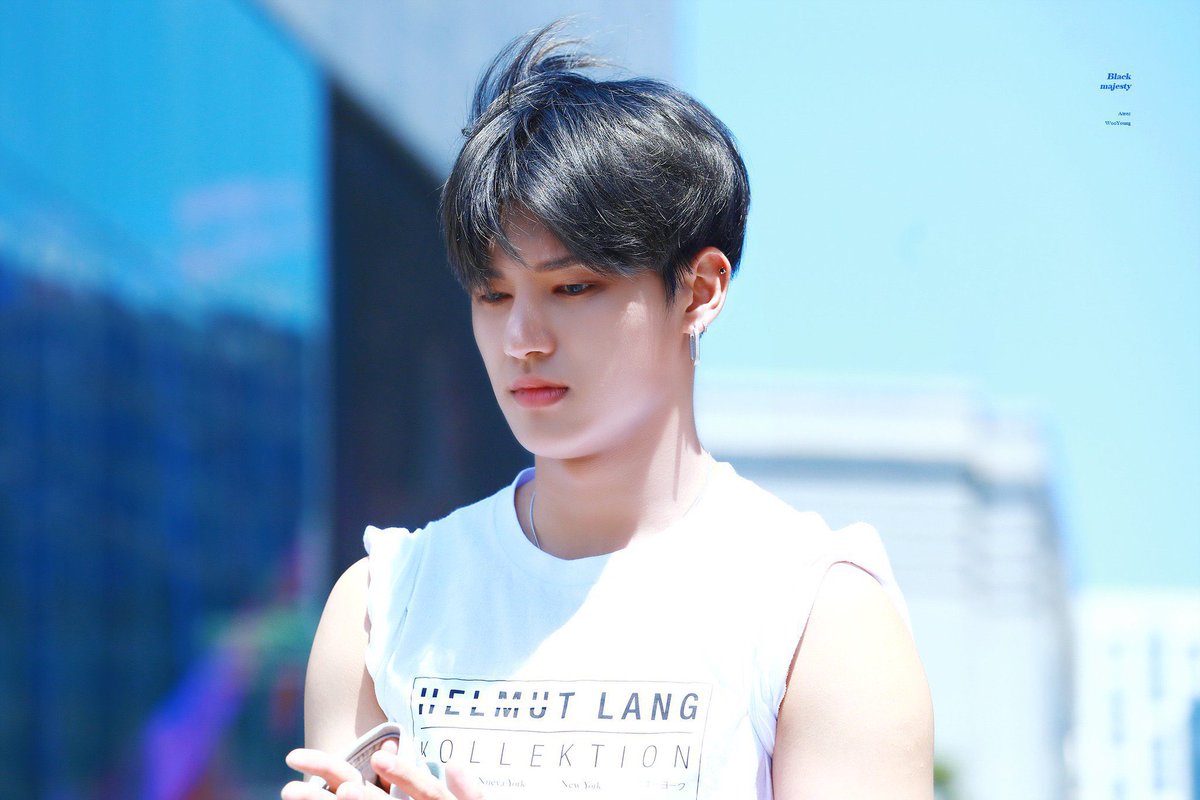 ddolqi's tweet photo. 낫웡 2세…? 아; 돌싱 정웡 보고싶어짐,,,,
빌어먹을 영원한 친구 어쩌고 하더니 끝내 저 혼자 두고 결혼까지 해버린 정웡, 결혼하고 몇년은 연락도 잘 안되더니 어느날 초인종 소리에 나가보면 현관앞에 덜렁 아기 하나 안고 서있어.
솨나 나 이틀만 재워주라. 아니 사실 괜찮으면 한달정도만… https://t.co/H3bmRQhp4P