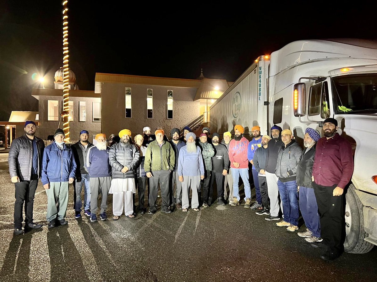 PavGill's tweet photo. Thank you to Manbir Singh &amp; Jagdeep Singh from Gurpreet Singh Brar Newway Trucking Ltd of Edmonton AB for delivering an entire tractor trailer full of groceries and supplies to the #Kamloops Gurdwara for evacuees and those who are stranded #BCStorm @Tarnjitkparmar @klassen87 https://t.co/oGq76LpUQR