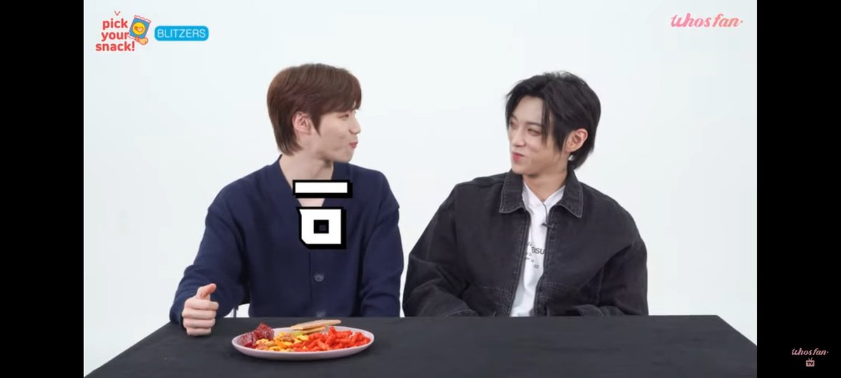 GO_U_99's tweet photo. MY FAVORITE PART ‼️ 
This is so cute , the way Chris happily telling GO_U about Cheetos and how he missed eating American snacks . I'm so happy he got to try it because of @Whosfan_HANTEO 💕 Thank you so much 💕
#BLITZERS #RisGo #PICK_YOUR_SNACK #Whosfan https://t.co/0h76rVIPY1