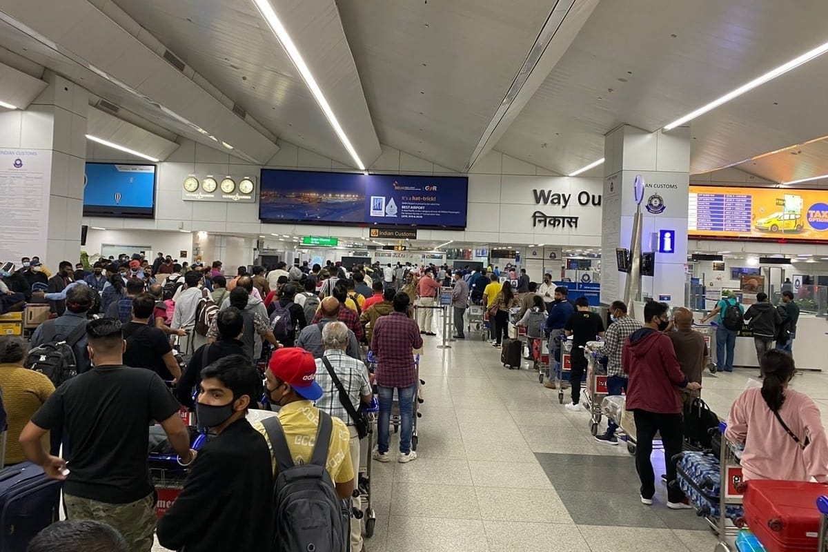 travelobiz's tweet photo. International Travelers Witnessing Long Queue, Delays At Delhi Airport Amid Mandatory Baggage Screening
#Airport #AirportCustom #Aviation #BaggageScreening #DelhiAirport #India #InternationalArrivals #XRayCheck
https://t.co/wTlH7viOQv https://t.co/ALIhTcTh7z