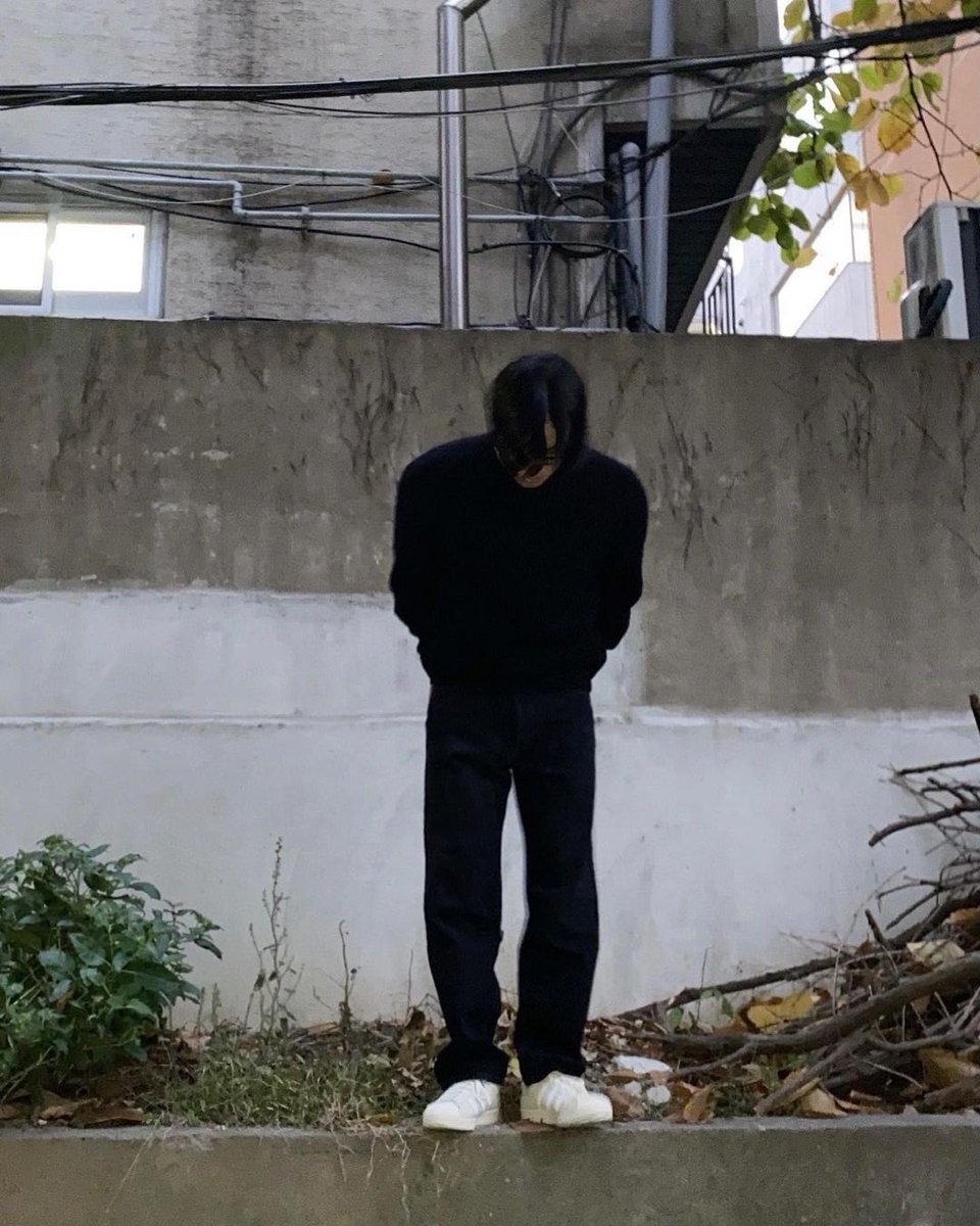 jaybenow's tweet image. Trying new outfits style with black-long sweater, jeans and glasses to looking lit like a jack o-lantern. 🍂

#randomspot