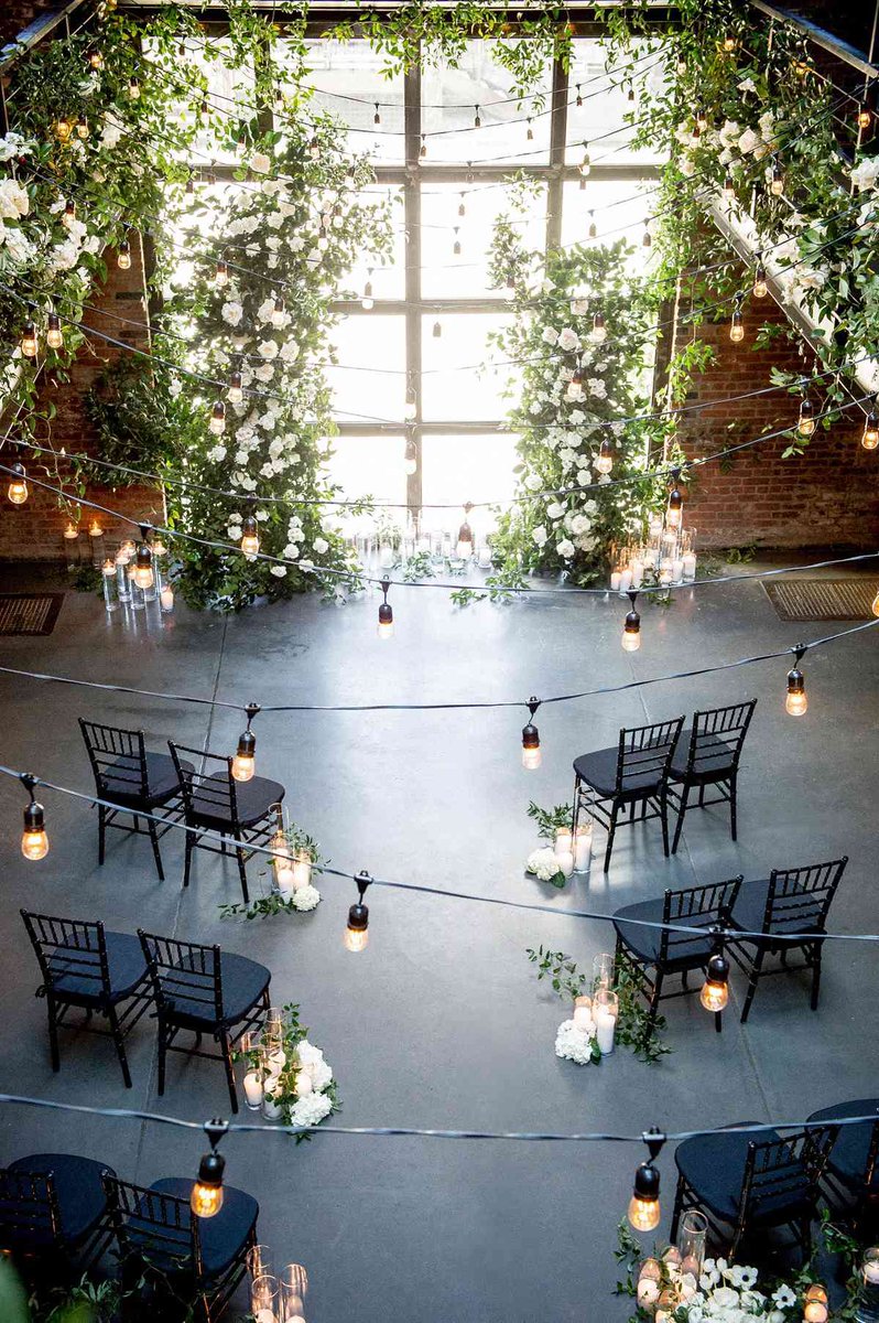 TJsDesignsEvent's tweet image. To create something exceptional, your mindset must be relentlessly  focused on the smallest details placing the framed picture of the bride&apos;s late mother on the beautiful bouquet of  white roses. Elegance is the beauty that shows unusual effectiveness and simplicity. #teamtjs