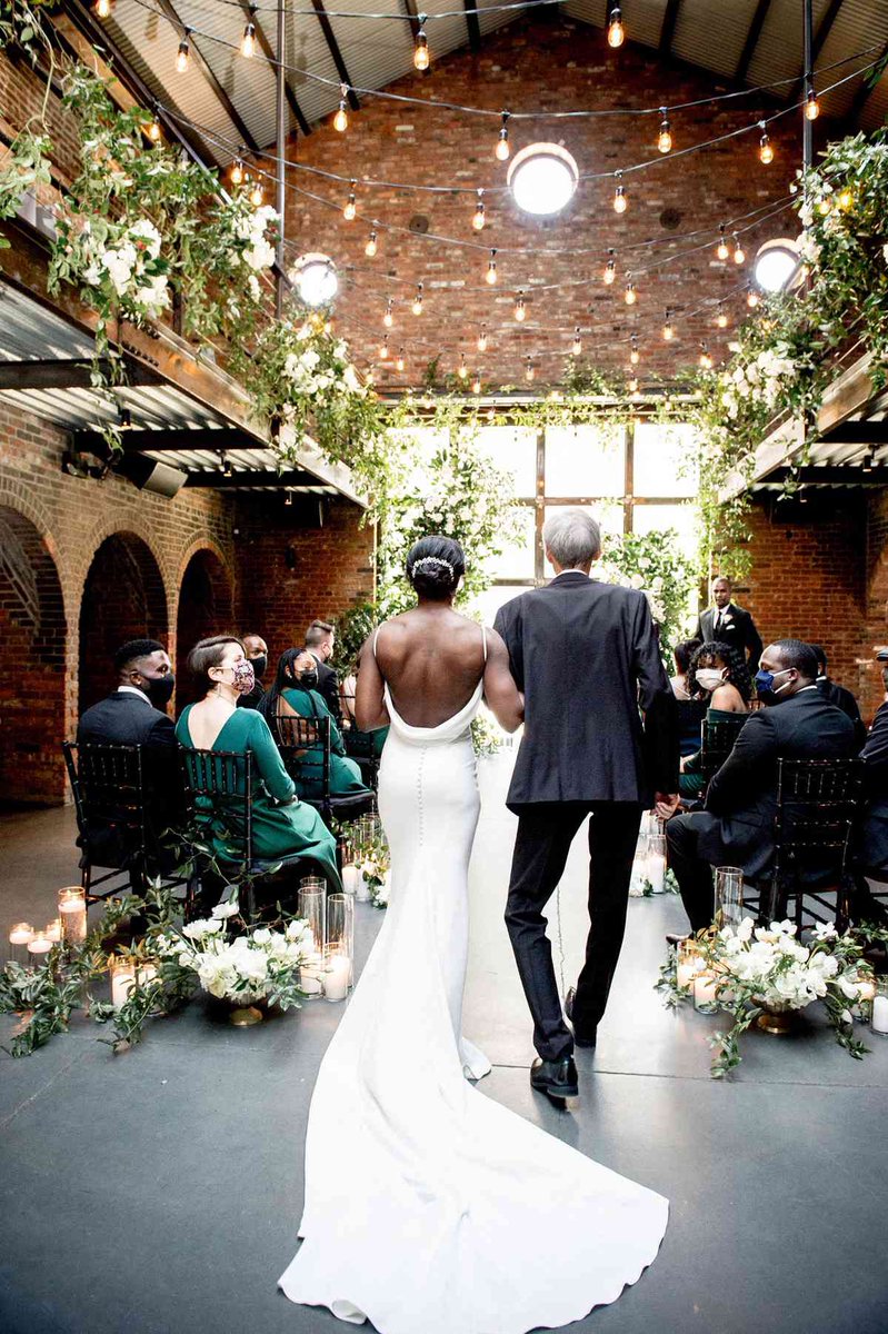 TJsDesignsEvent's tweet image. To create something exceptional, your mindset must be relentlessly  focused on the smallest details placing the framed picture of the bride&apos;s late mother on the beautiful bouquet of  white roses. Elegance is the beauty that shows unusual effectiveness and simplicity. #teamtjs