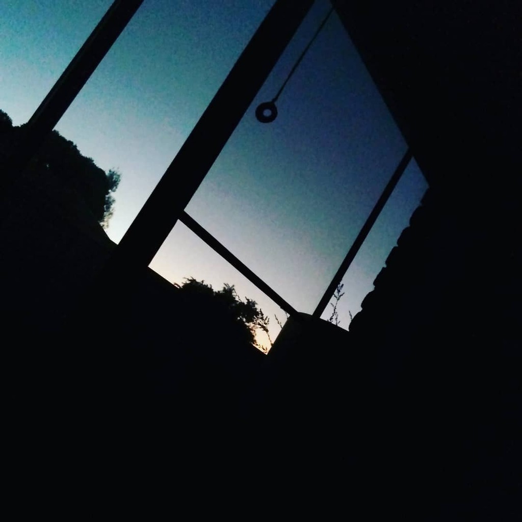 MelanieIfield's tweet photo. As dusk falls.
Loving the chance to sit up in bed and watch the stars come out.
There are a couple of real stunners who shine brighter than the rest.
I swear they wink at me sometimes 😊
Do you watch the stars?
.
#starrynight #twinkletwinklelittlestar… https://t.co/1rKhMifcSG https://t.co/g3ZzNSs9p6