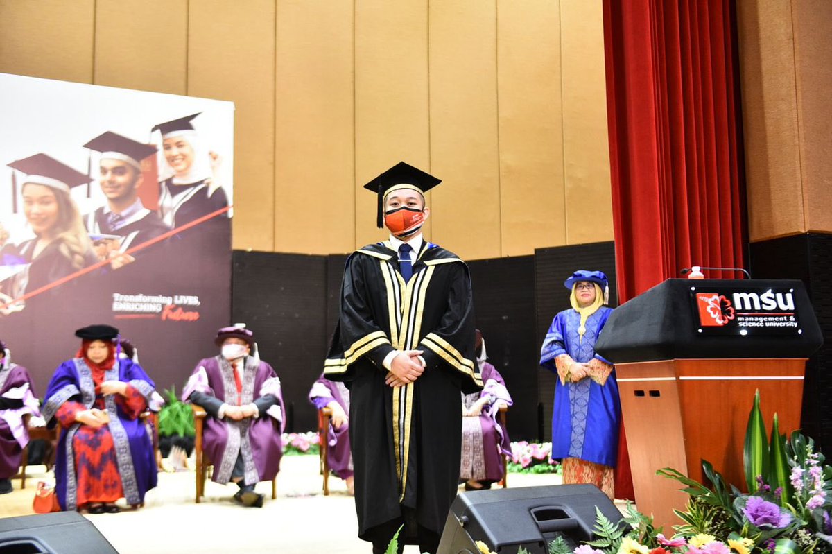 MohdShukriYajid's tweet photo. Congratulations to Mohd Sufyan Shamsir of Bachelor in International Business as the recipient of the Chancellor Gold Medal Award in conjunction with MSU 28th Convocation. Keep striving to go beyond great &amp; impact others. @MSUMalaysia #go2MSU #MSUconvo28 @SufyanShamsir https://t.co/gYVMv94U5Y