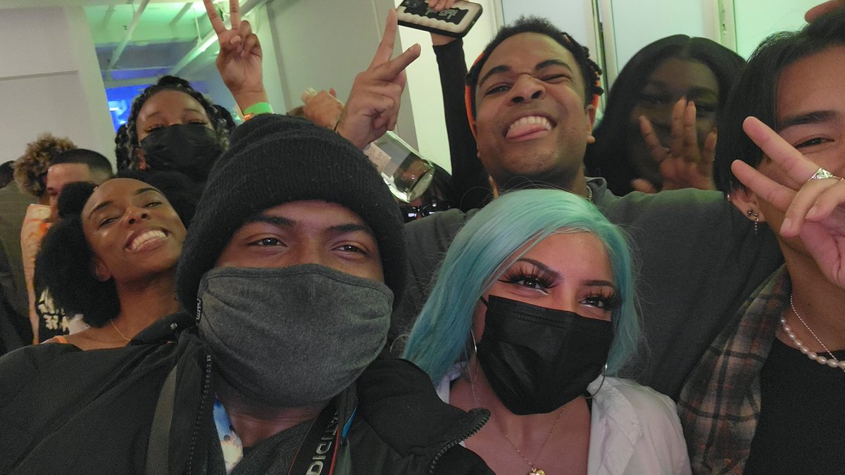 Two_Cams25's tweet photo. Got our man's @childishgamzeno up in here. I STILL can't smile or open my eyes while in front of the camera worth a darn.
@_Lanparty_
#AnimeNYC #AnimeNYC2021 #SplashingLightsAtAnimeNYC
#SplashingLightsVideo #CellPhoneCamera https://t.co/VopsWr0Hfb