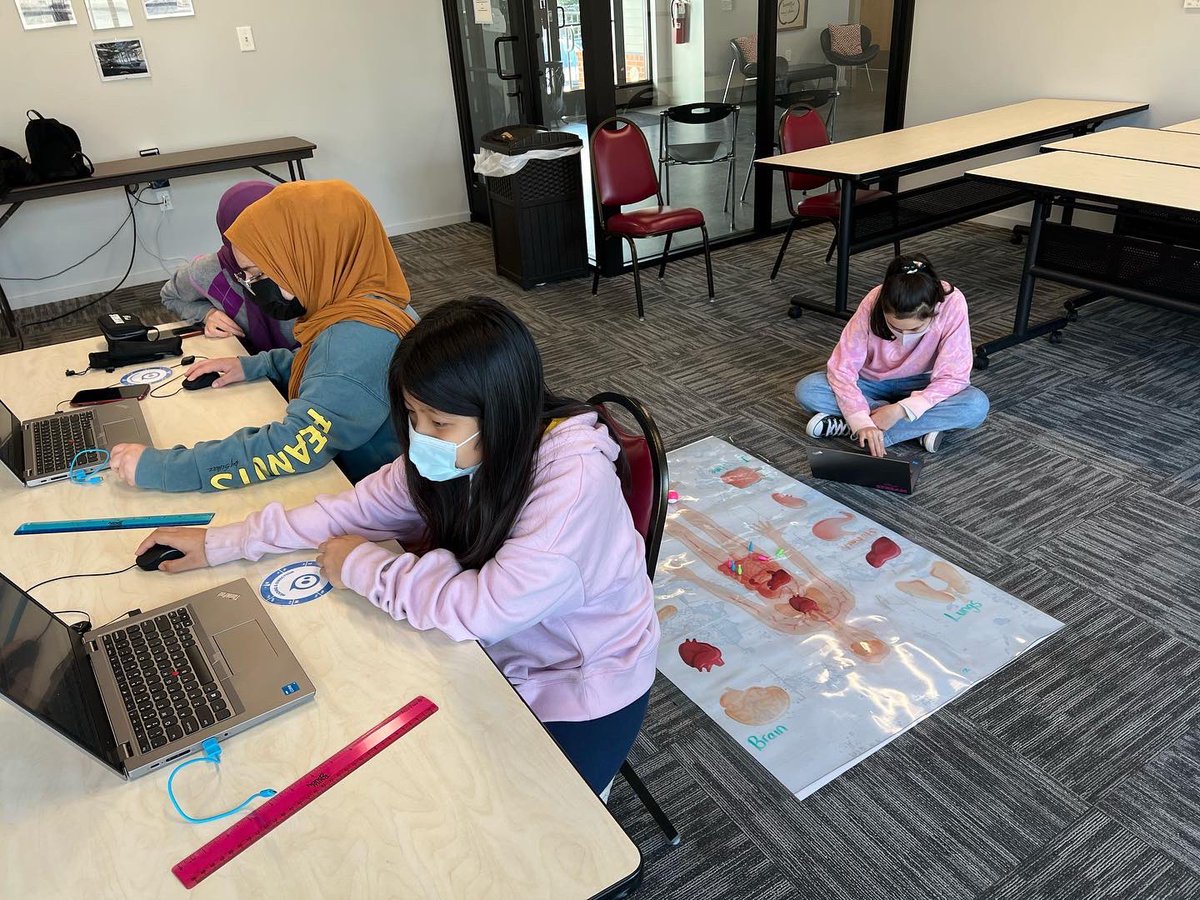 pinkSTREAM_'s tweet photo. In our robotics course, today we talked about how #robots will be used in the future of #healthcare 🦾🦿

Want to host Pink STREAM programs in your organization/community? Contact us 📩 (website: https://t.co/1yfbtdT46H)

#GirlsInSTEM #STEMeducation https://t.co/335nWXyXsg
