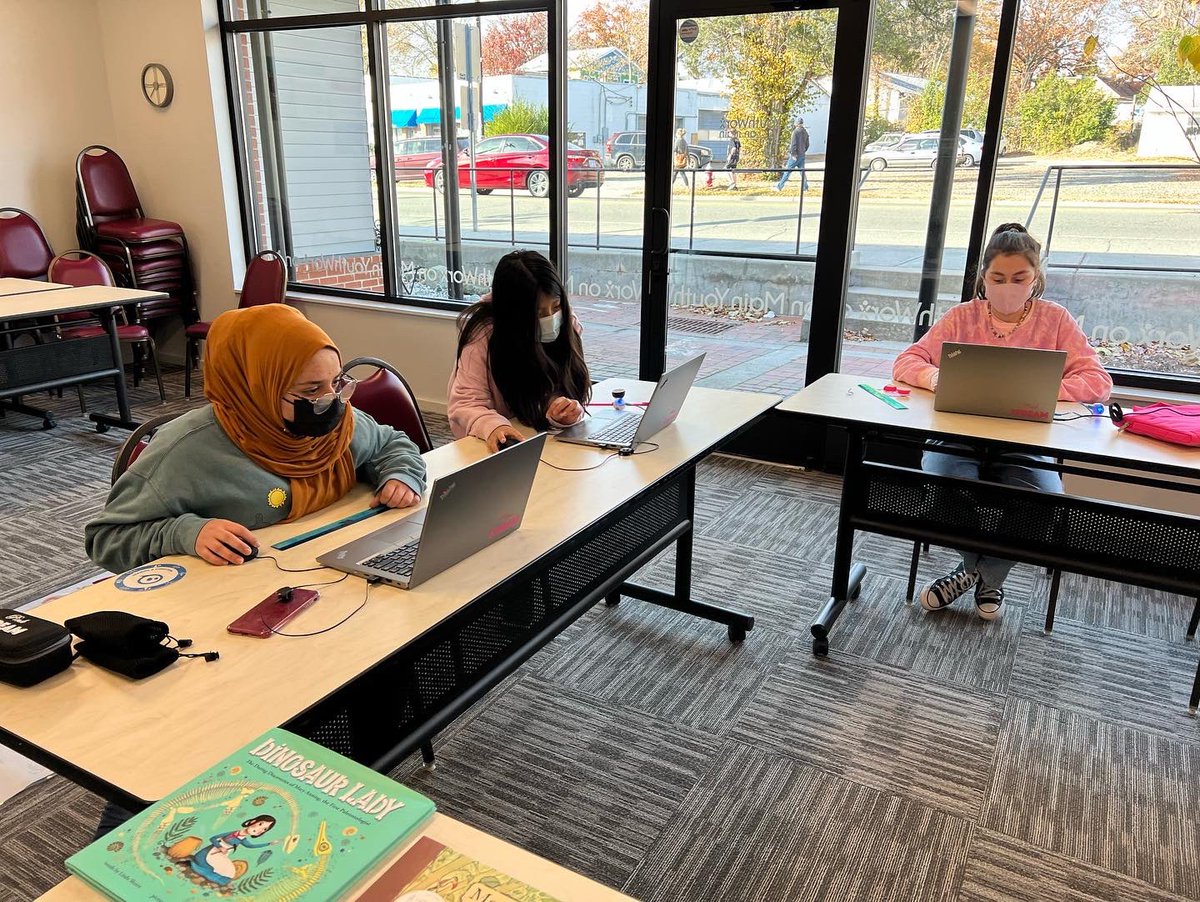 In our robotics course, today we talked about how #robots will be used in the future of #healthcare 🦾🦿

Want to host Pink STREAM programs in your organization/community? Contact us 📩 (website: pinkstream.org)

#GirlsInSTEM #STEMeducation