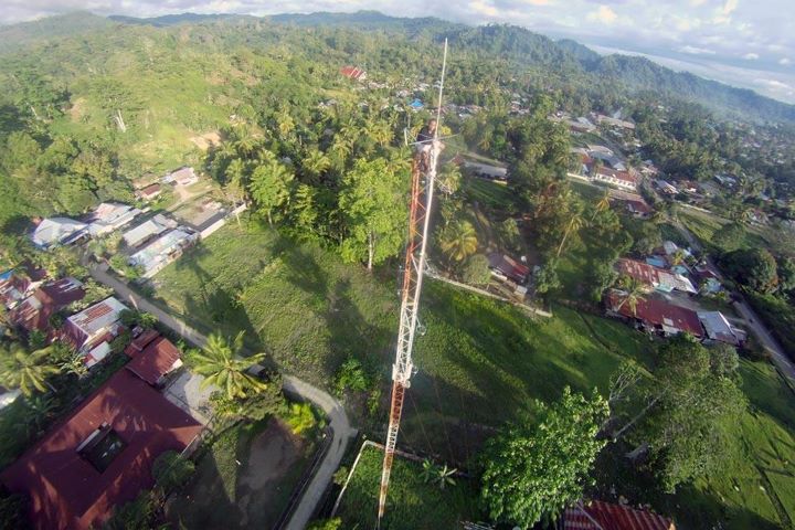 JeckyWelikin's tweet photo. Kaka rela panjat tower WiFi demi ade bisa Twitter, Facebook, Instagram, WhatsApp deng balas-balas chat yang unyu-unyu beiby balah-balah begitu 😅😂😂🤣
#TowerSwameka #50Meter #NabirePapua
Sudah itu saja https://t.co/Q8Dsvmf06b
