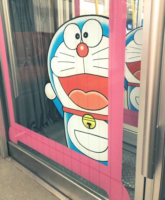 息子はまだマミーポコパンツの柄でしか知らないドラえもんですが、最推し車両30000系なのでめちゃはしゃいでました✨(通りぬけフープやどこでもドアなどあちこちドラえもんまみれで母も楽しかったです) 