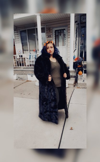 Kiana Adams’s pics and videos