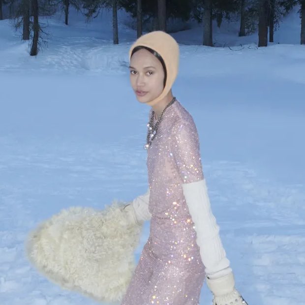 最近SNSを席巻してるバラクラバ。Miu Miuの秋冬コレクションから火が