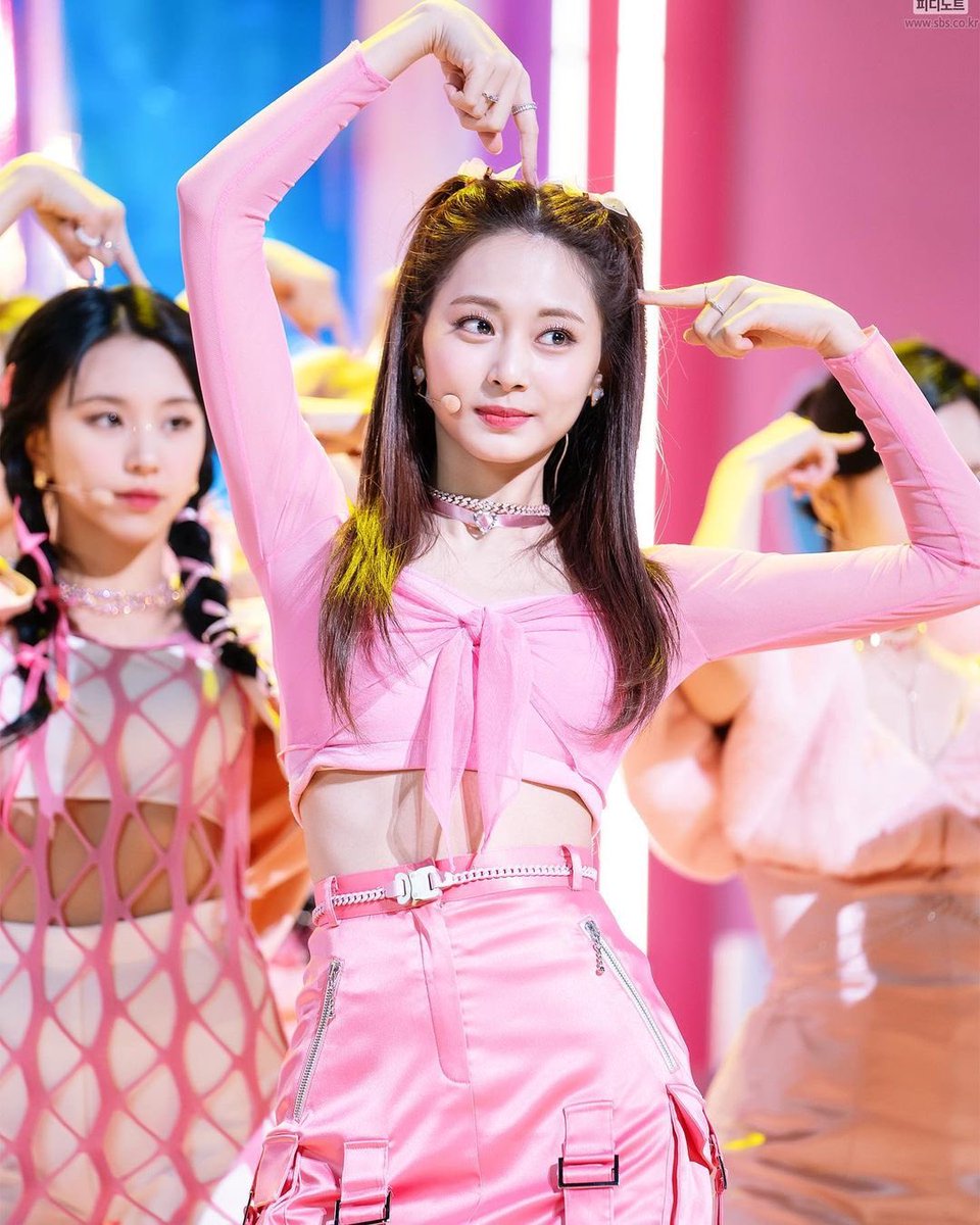 RT @twice_tadano: 1日1TWICE[396日目] ツウィちゃんのツインテールは