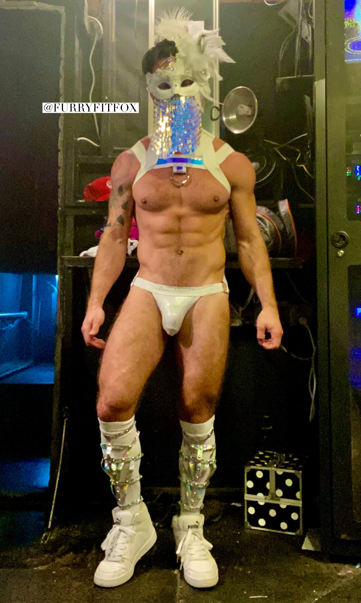 I served looks tonight at Georgie’s Alibi Bar in Wilton Manor’s. This was such a fun outfit, and I loved