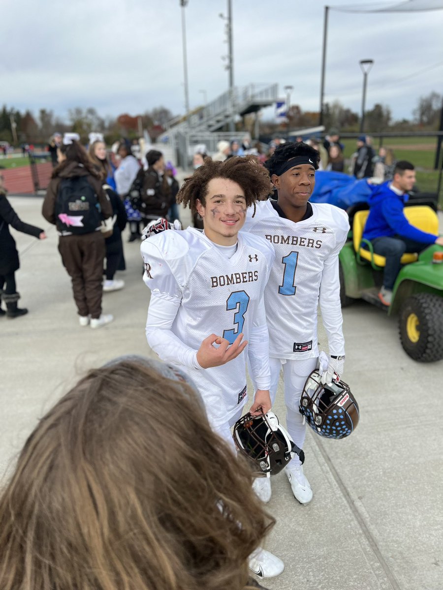 WMongeon10's tweet photo. Welcome back @LettaAdrian glad to see you getting it in kiddo great job @VarsityMedia @ERBombers @ChaunseyGilbert @NFillmore1126 @PrimetimeBall_ @CnFGreenZone @SecVFootball #footballcaptains https://t.co/QeYTL2VAVM