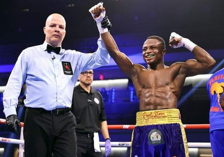 DjagbleyRobertT's tweet photo. Third straight win🥊 in the featherweight division for Isaac Dogbe !
96-94 ,97-93, 95-95 in favour of Dogbe over Christopher Diaz.
Congratulations #Dogbe
#Dogbe https://t.co/ssPN2oO1KU