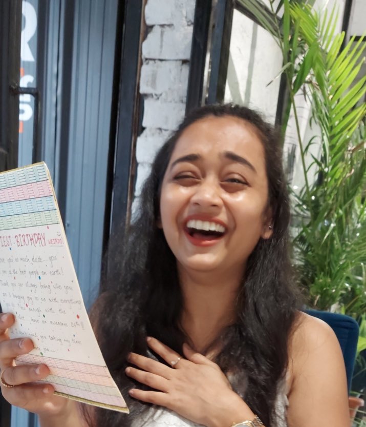 kadambari021's tweet photo. Teacher: Next person who laughs will be out of the class

Me looking at my friend: 
#notamemeface😂 https://t.co/0WMU7HtnPt