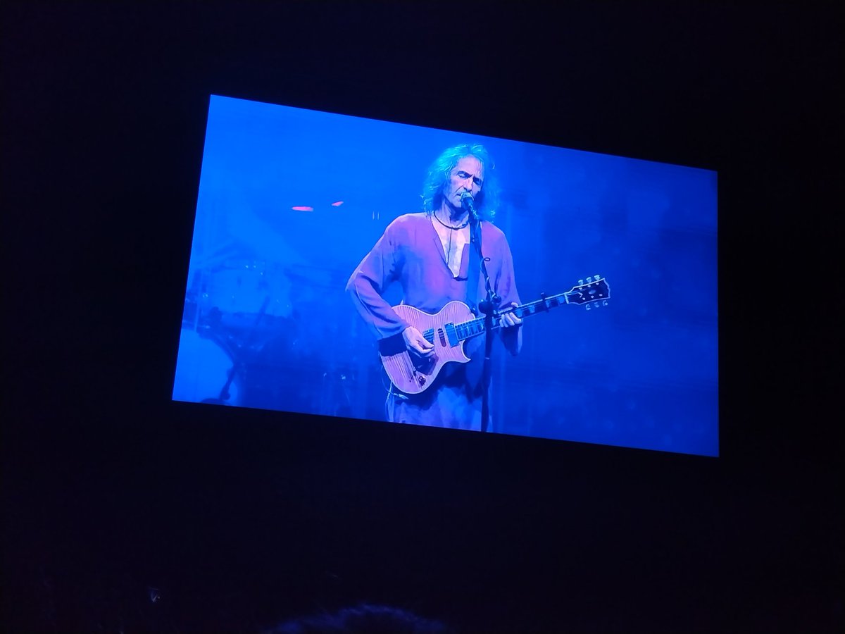 FtimaGonzlez's tweet photo. Qué ganas había de volver a lo de siempre... como siempre. 🤟👥👥👥🤟🎸¡¡¡GRACIAS por la intensidad!!! #Robe y Cía  #Mayeutica 
#PostTodo https://t.co/mEzzJQAy4j