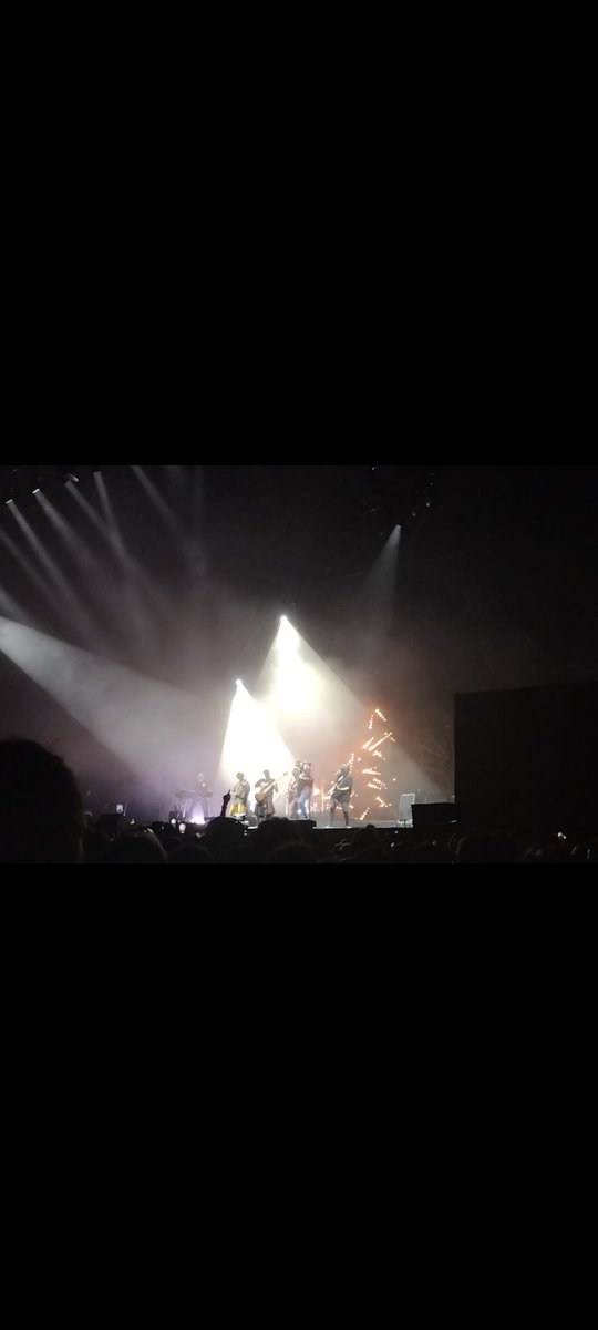 FtimaGonzlez's tweet photo. Qué ganas había de volver a lo de siempre... como siempre. 🤟👥👥👥🤟🎸¡¡¡GRACIAS por la intensidad!!! #Robe y Cía  #Mayeutica 
#PostTodo https://t.co/mEzzJQAy4j