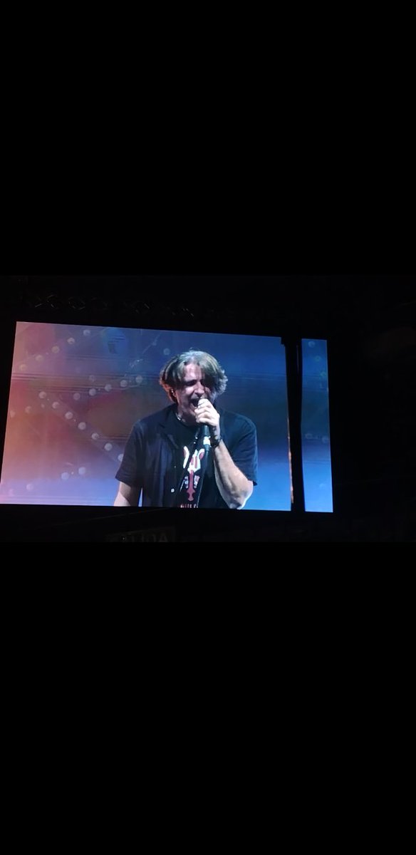 FtimaGonzlez's tweet photo. Qué ganas había de volver a lo de siempre... como siempre. 🤟👥👥👥🤟🎸¡¡¡GRACIAS por la intensidad!!! #Robe y Cía  #Mayeutica 
#PostTodo https://t.co/mEzzJQAy4j