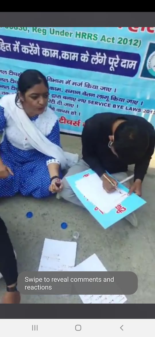 vtanuh's tweet photo. वोकेशनल टीचर्स ने शिक्षा सदन के सामने खून से पत्र लिख दिया अब तो कर दो #वोकेशनल_टीचर्स की तीनो मांगे पूरी करो
#महाआंदोलन
#VTAHaryana 
#मनोहर_सरकार_वोकेशनल_टीचर्स_का_वादा_पूरा_करो
@BJP4Haryana
@mlkhattar
@cmohry
@chkanwarpal @PMOIndia
@PIB_India @HMOIndia @narendramodi https://t.co/4rhhJ02Ts9