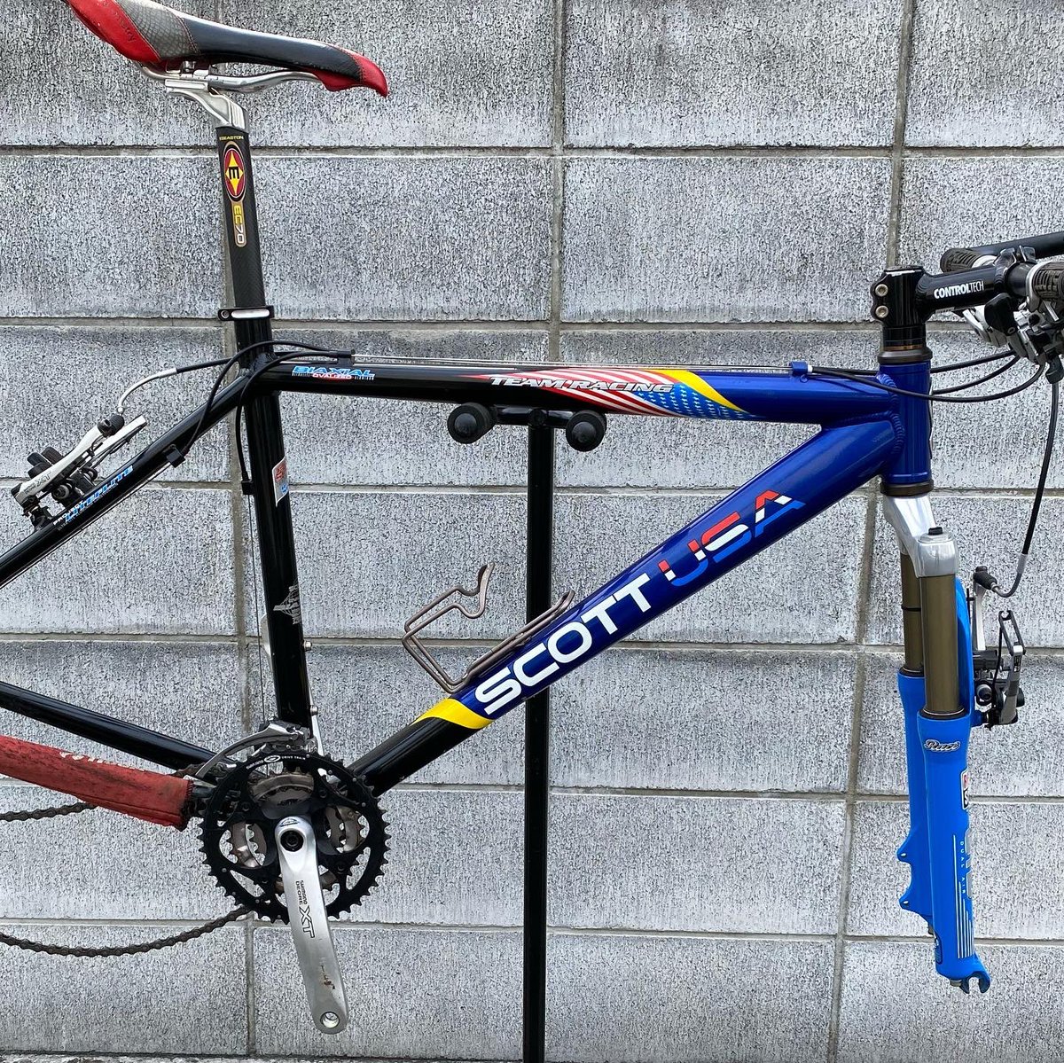 37ch_mtb's tweet photo. 置く場所が無いため、乗らないMTB2台をどうしよっかなと検討中🚴♀️🚴♀️
いずれもアルミフレームで26inchのVブレーキ仕様だけど、はたしてニーズはあるのだろうか?
#scottmtb #garyfishermtb #rockshoxsidrace https://t.co/gCcgkwuI0g