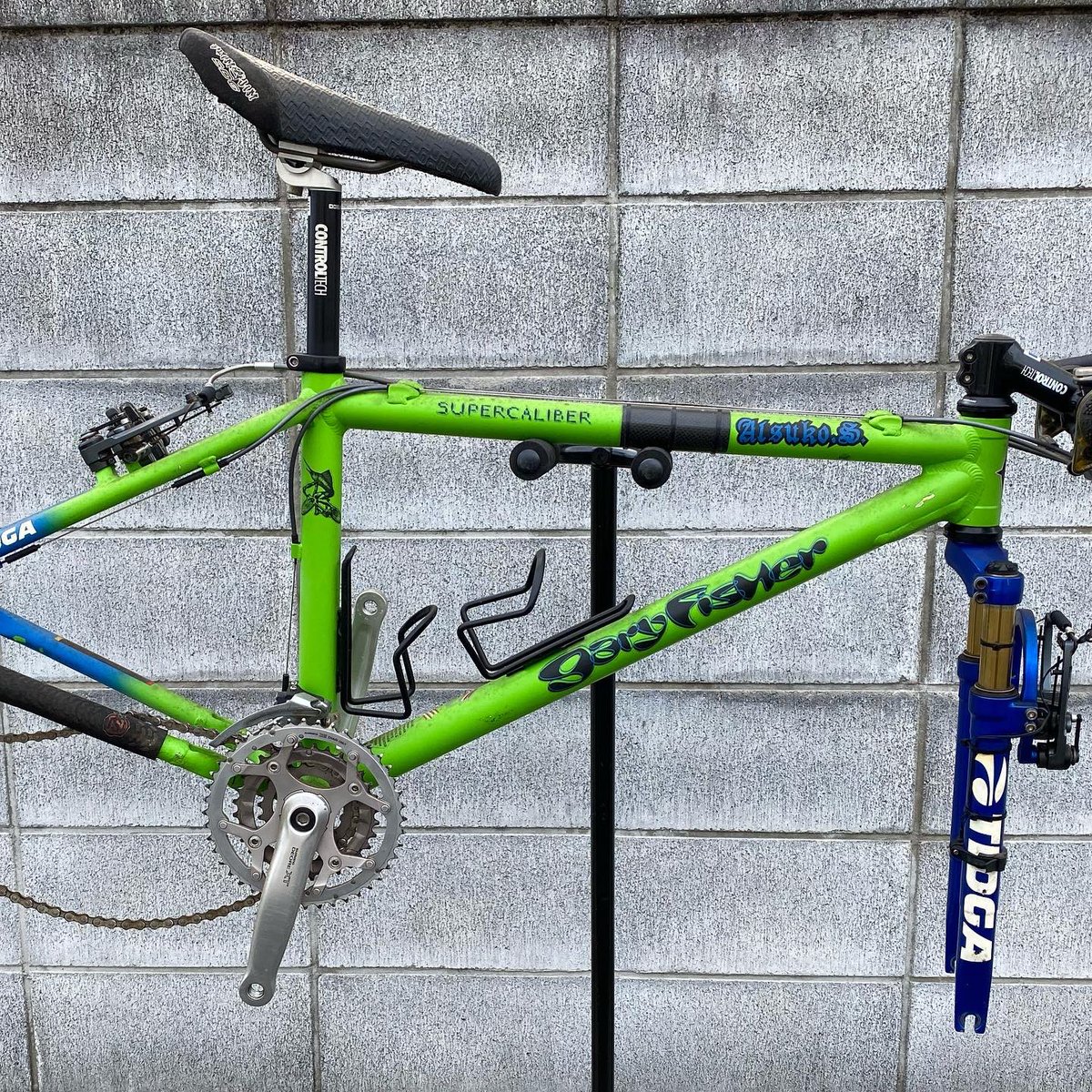 37ch_mtb's tweet photo. 置く場所が無いため、乗らないMTB2台をどうしよっかなと検討中🚴♀️🚴♀️
いずれもアルミフレームで26inchのVブレーキ仕様だけど、はたしてニーズはあるのだろうか?
#scottmtb #garyfishermtb #rockshoxsidrace https://t.co/gCcgkwuI0g