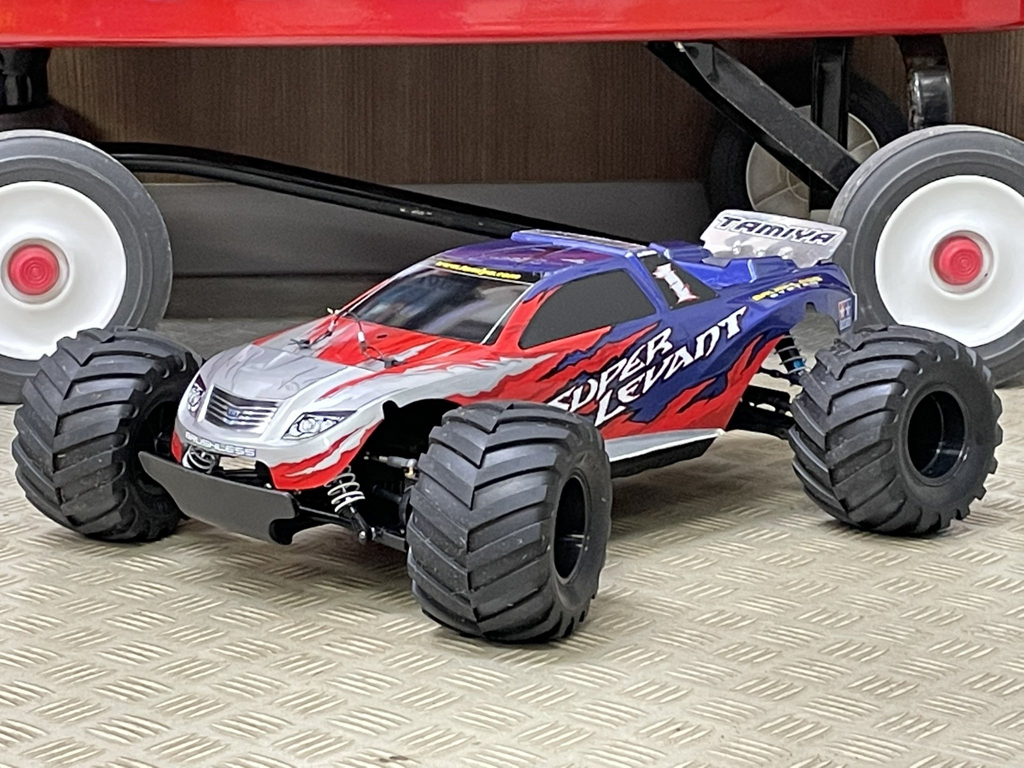 タミヤ　レバント タミヤXBモンスタートラックスーパーレバント！現在のタミヤが