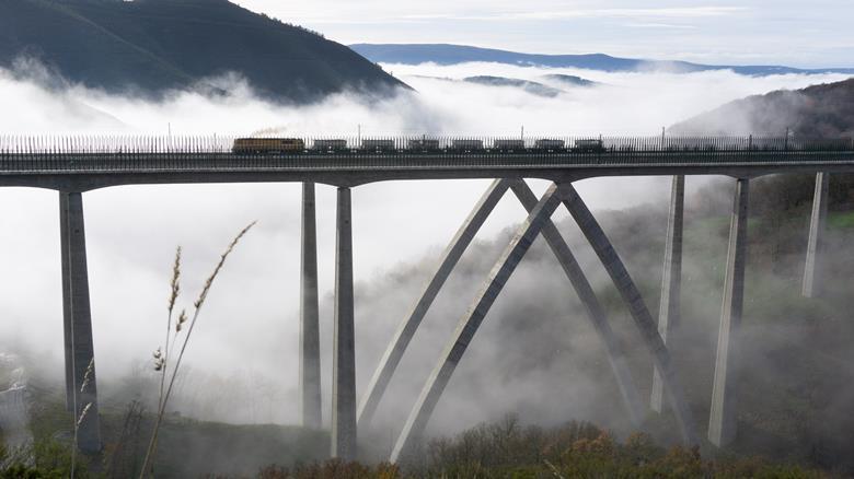 SaveATrain's tweet image. As high as the clouds      - SAVEATRAIN.COM #trains #railbridge #trainbridge #clouds #amazingpictures #gorgeous #adif #mountains #pedralbadelapraderia #taboadela #spain #renfe