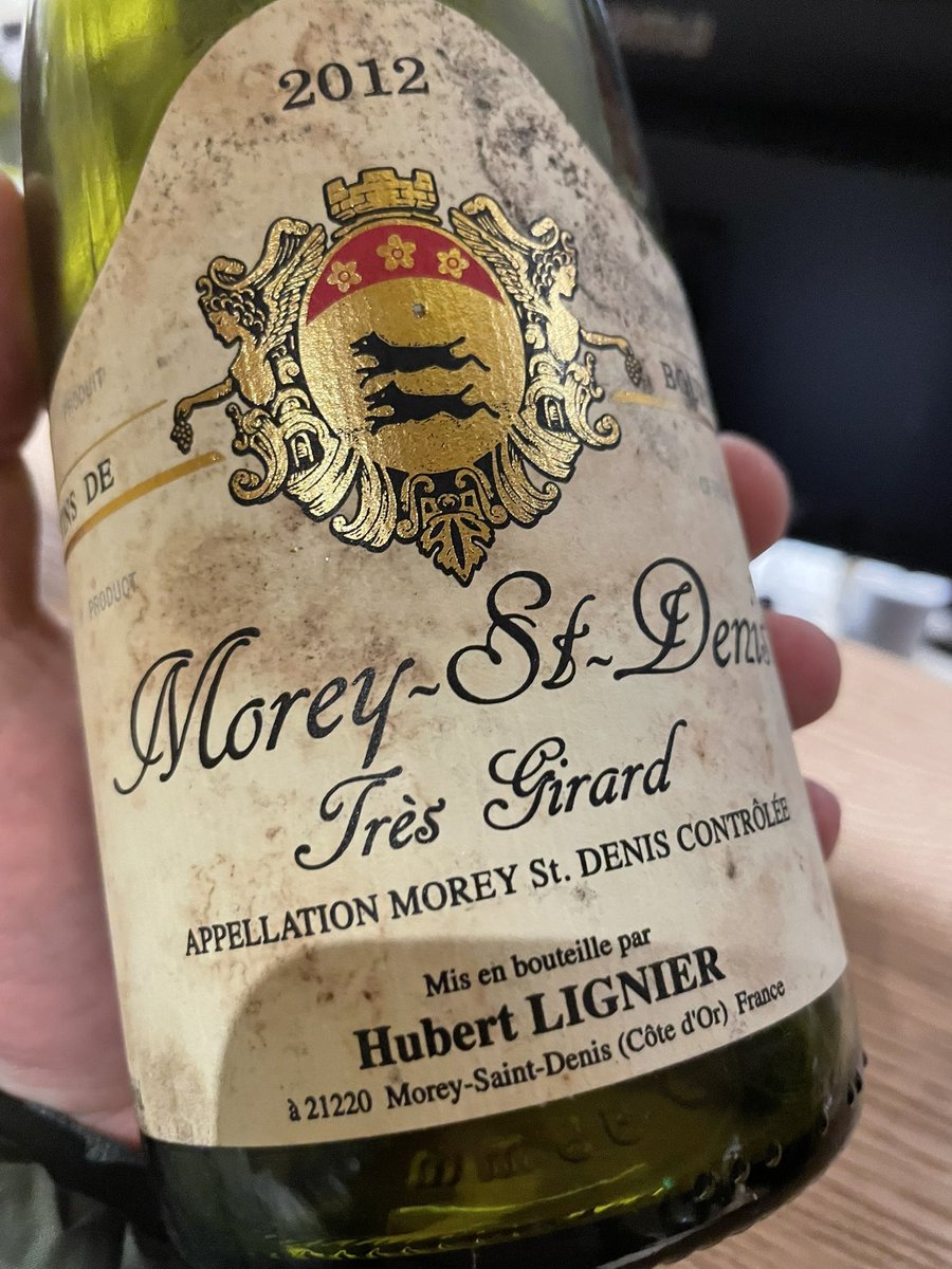 AurlienSutter's tweet photo. Retour sur plaisirs passés. Quel grand St Véran de #Guffeyns , à ne rien envier aux copains de la côte des Blancs! #Bollinger toujours épais, crémeux avec une bulle élégante. Clos la #Vougeraie à l’etoffe d’un pinot de grosse cylindrée mais encore dans une phase d’adolescence ! https://t.co/APAThn0qNL