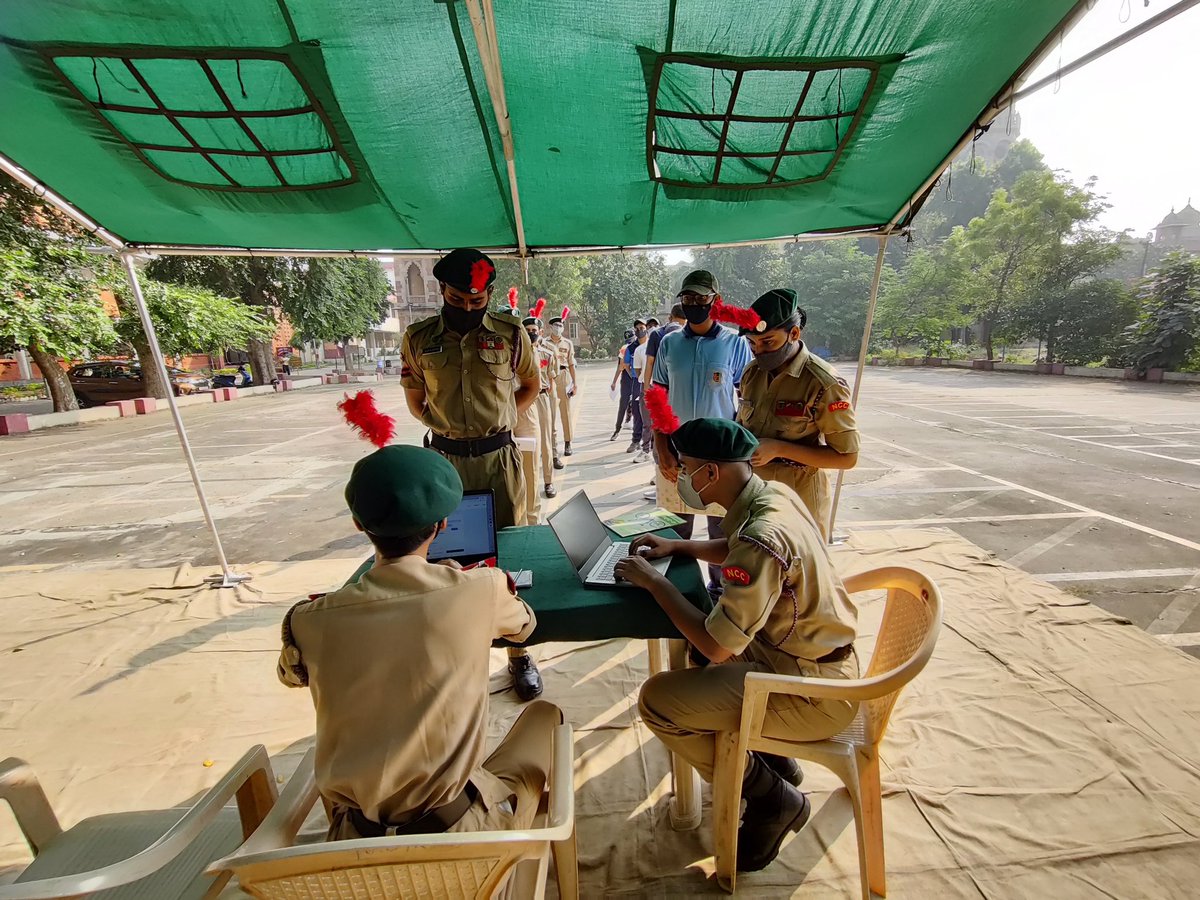PrakharGandhi12's tweet photo. #EkMaiSauKeLiye Ph7 #ssr2022  Cadets of 1 Guj Comp Tech Regt Vadodara organised  a camp for online Voters ID card registration. 
@CEOGujarat 
@DefencePRO_Guj 
@HQ_DG_NCC 
@CMOGuj 
@Bhupendrapbjp 
@jitu_vaghani 
@drajaykumar_ias https://t.co/TkeApwjjap